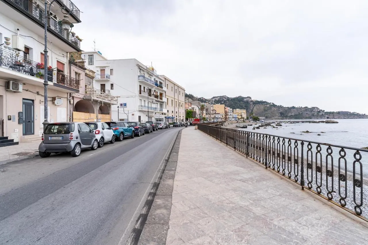 Lejlighed Giardini Naxos Lovely Flat In Front Of The Beach Italien